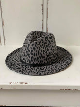 Load image into Gallery viewer, Wool Leopard with Accent Buckle