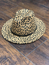 Load image into Gallery viewer, Wool Leopard with Accent Buckle