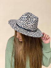 Load image into Gallery viewer, Wool Leopard with Accent Buckle