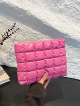 Load image into Gallery viewer, Quilted Plaid Clutch with Zipper
