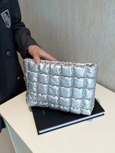 Load image into Gallery viewer, Quilted Plaid Clutch with Zipper
