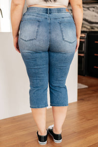 Judy Blue High Rise Cool Denim Pull On Capri Jeans: 15/32
