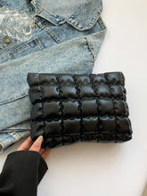 Load image into Gallery viewer, Quilted Plaid Clutch with Zipper

