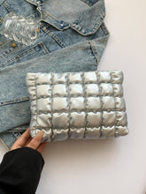 Load image into Gallery viewer, Quilted Plaid Clutch with Zipper
