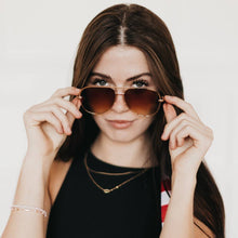 Load image into Gallery viewer, Alexa Aviator Frame Sunglasses: Brown
