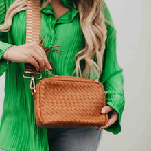 Load image into Gallery viewer, Woven Willow Camera Crossbody Bag: Checkered Black
