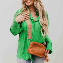 Load image into Gallery viewer, Woven Willow Camera Crossbody Bag: Checkered Black
