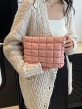 Load image into Gallery viewer, Quilted Plaid Clutch with Zipper
