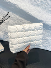 Load image into Gallery viewer, Quilted Plaid Clutch with Zipper
