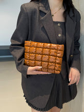 Load image into Gallery viewer, Quilted Plaid Clutch with Zipper
