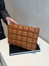 Load image into Gallery viewer, Quilted Plaid Clutch with Zipper
