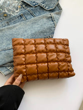 Load image into Gallery viewer, Quilted Plaid Clutch with Zipper
