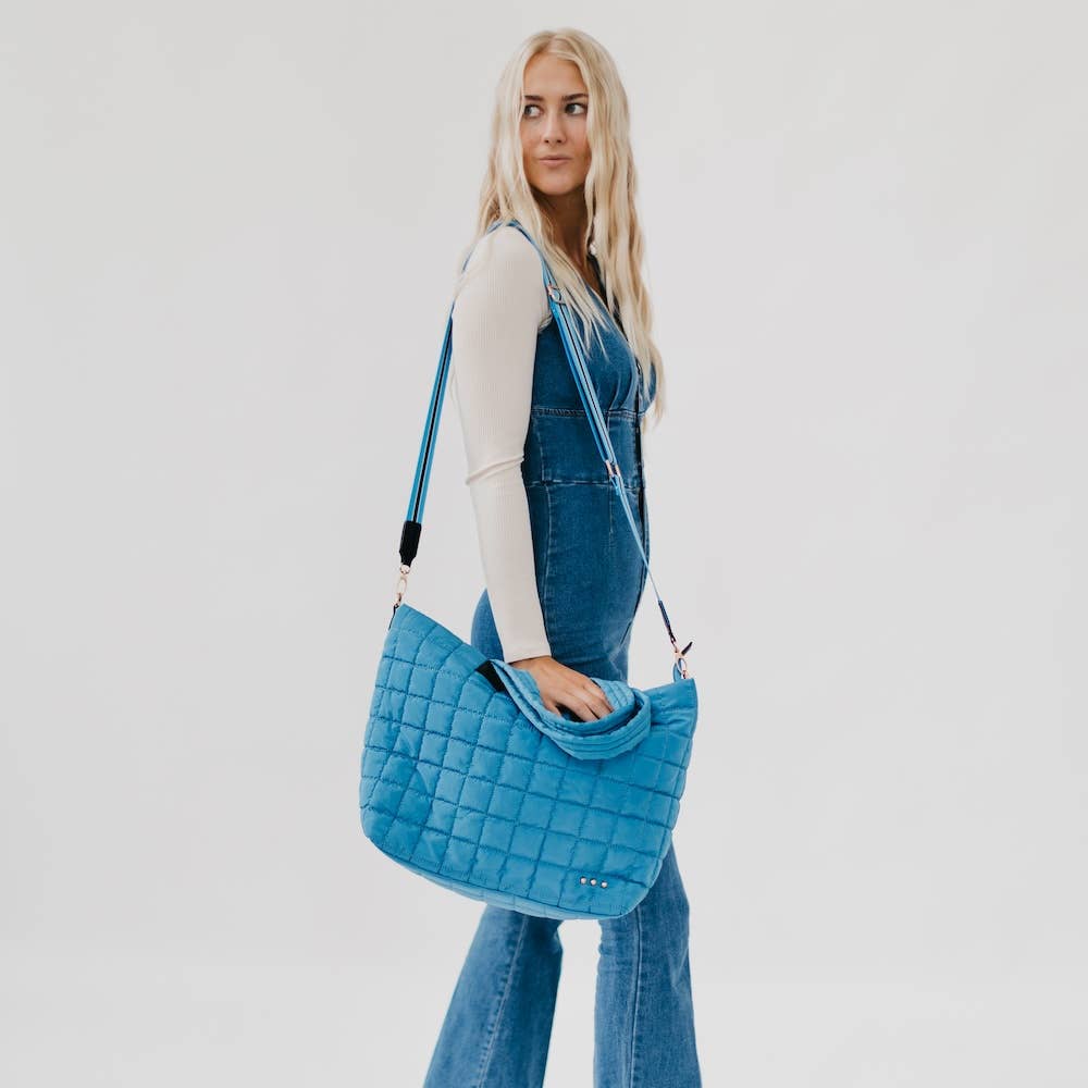 Day Dreamer Quilted Tote Bag: Blue