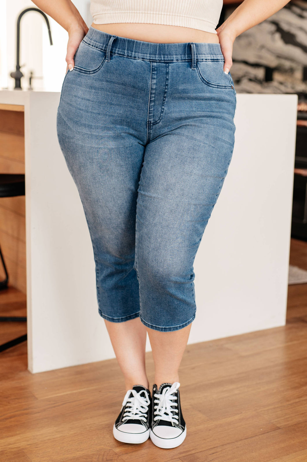Judy Blue High Rise Cool Denim Pull On Capri Jeans: 15/32